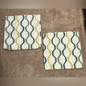 NWOT Geometric Pattern Set of 2 Throw Pillow Covers 20x20 in green blue yellow